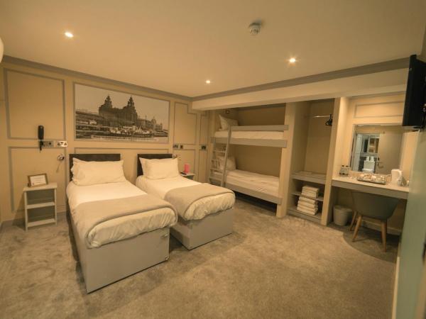 Central Station Hotel Liverpool : photo 9 de la chambre chambre premium - 4 lits