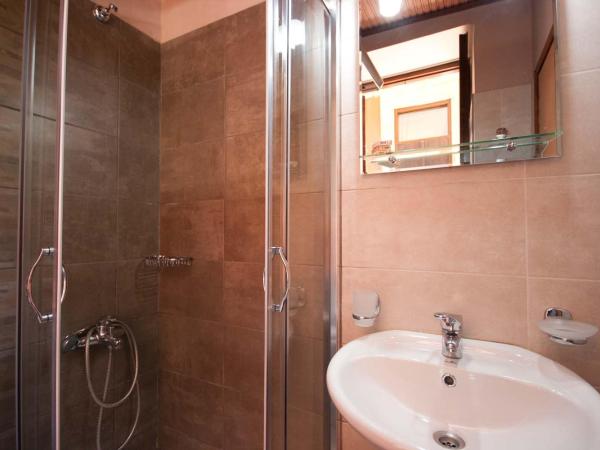 Helena Hotel : photo 8 de la chambre chambre triple standard