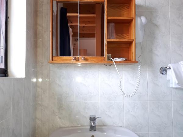 Hotel Villa Dina : photo 6 de la chambre chambre double avec salle de bains privative