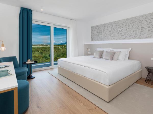 Hotel In Excelsis : photo 4 de la chambre chambre lit king-size supérieure - vue sur mer 