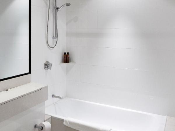 Hotel Ravesis : photo 2 de la chambre chambre lit queen-size - vue latérale