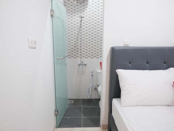 RedDoorz near Taman Palem : photo 7 de la chambre chambre double