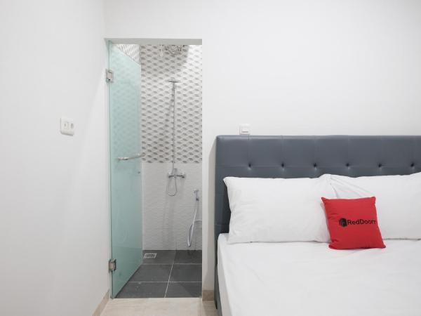 RedDoorz near Taman Palem : photo 4 de la chambre chambre double