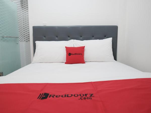 RedDoorz near Taman Palem : photo 1 de la chambre chambre double