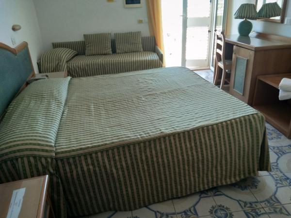 Casthotels Tramonto d'oro Terme : photo 2 de la chambre chambre triple