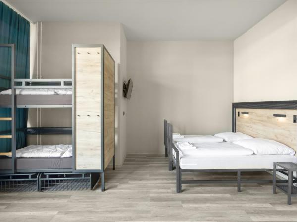 a&o Frankfurt Galluswarte : photo 5 de la chambre chambre quadruple