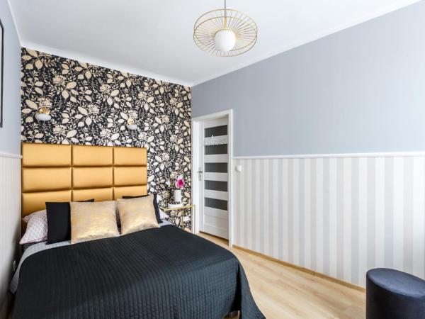 ClickTheFlat Palace of Culture View - Apart Rooms : photo 3 de la chambre chambre double standard avec salle de bains commune