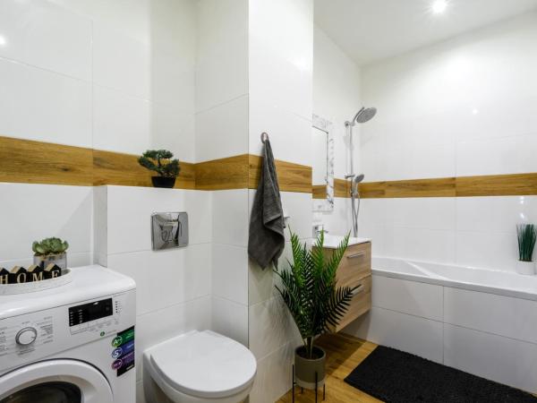 ClickTheFlat Palace of Culture View - Apart Rooms : photo 9 de la chambre chambre double standard avec salle de bains commune