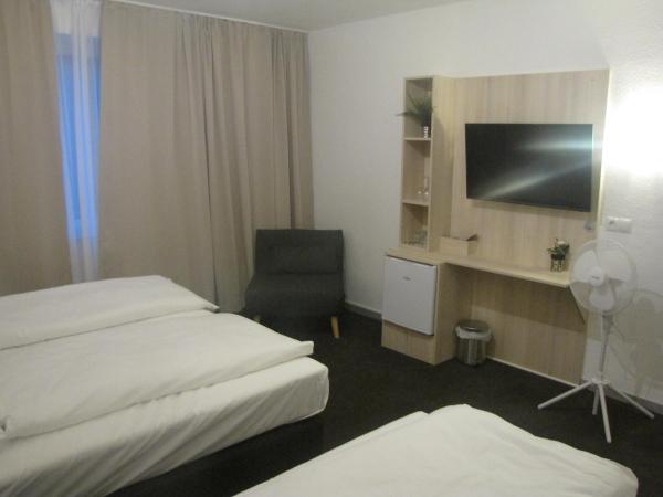 Milano Hotel : photo 5 de la chambre chambre quadruple avec salle de bains