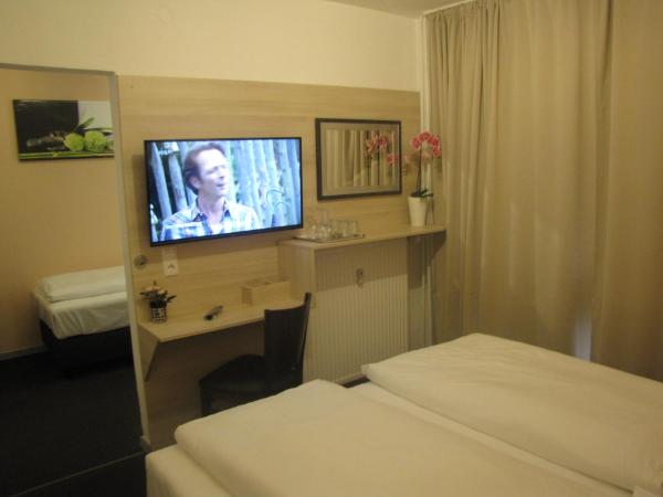 Milano Hotel : photo 8 de la chambre chambre triple avec salle de bains privative