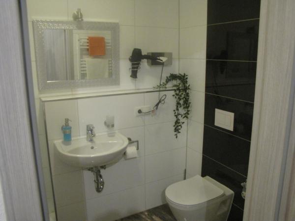 Milano Hotel : photo 8 de la chambre chambre quadruple avec salle de bains