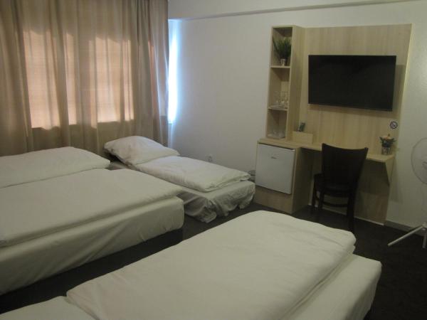 Milano Hotel : photo 2 de la chambre chambre quadruple avec salle de bains