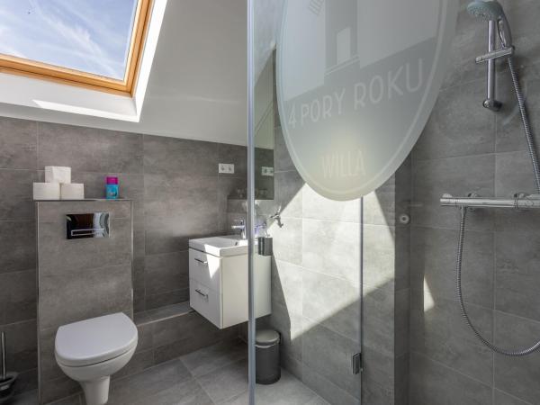 Willa 4 Pory Roku & Uznam : photo 6 de la chambre chambre double