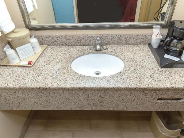 Days Inn by Wyndham Oklahoma City : photo 7 de la chambre chambre avec 2 lits queen-size - fumeurs