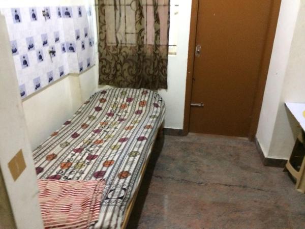 Professionals Pride PG : photo 9 de la chambre chambre simple avec salle de bains commune