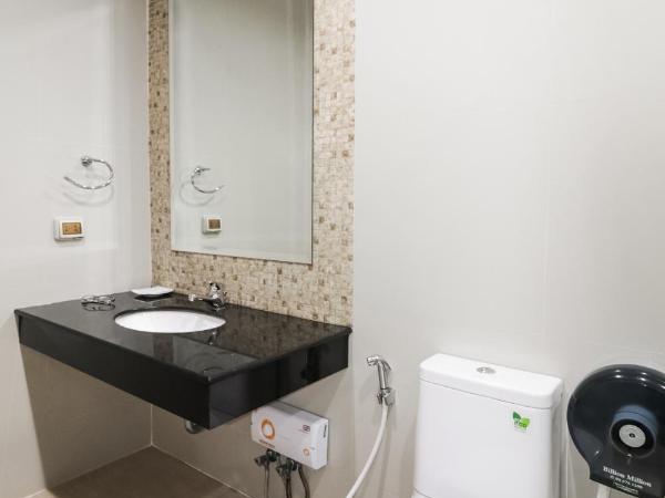 Greenview Ekkamai10 Suite : photo 4 de la chambre suite avec balcon