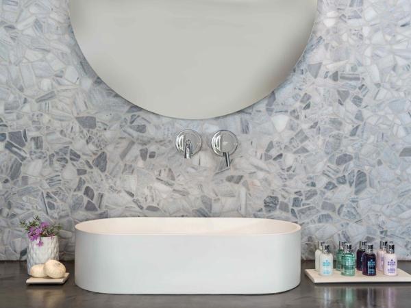 Myst Boutique Hotel : photo 4 de la chambre chambre premium côté piscine - vue sur mer