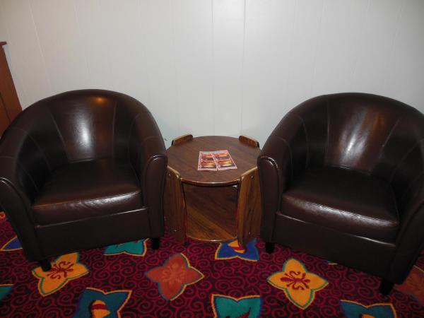 Motor Court Motel : photo 8 de la chambre suite avec jacuzzi