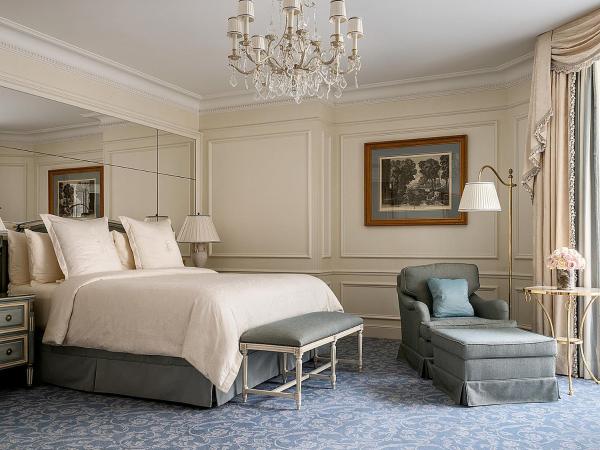 Four Seasons Hotel George V Paris : photo 1 de la chambre suite lit king-size quatre saisons