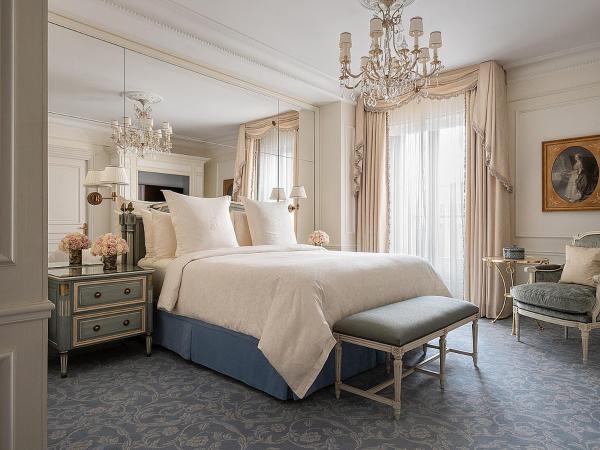 Four Seasons Hotel George V Paris : photo 1 de la chambre suite deluxe avec lit king-size