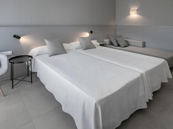 GHT Sa Riera : photo 4 de la chambre chambre double ou lits jumeaux supérieure avec terrasse