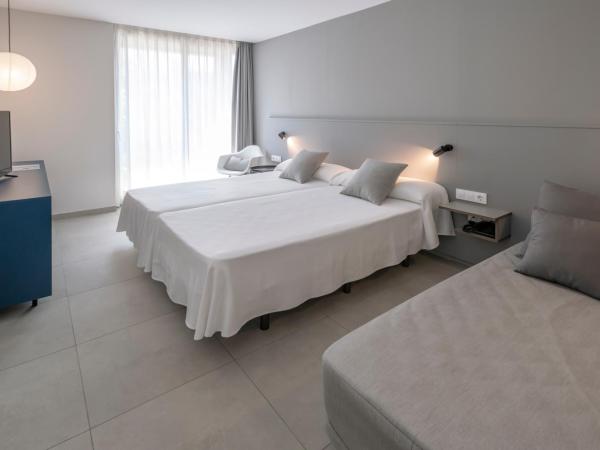 GHT Sa Riera : photo 5 de la chambre chambre double ou lits jumeaux supérieure avec terrasse
