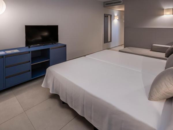 GHT Sa Riera : photo 7 de la chambre chambre double ou lits jumeaux supérieure avec terrasse
