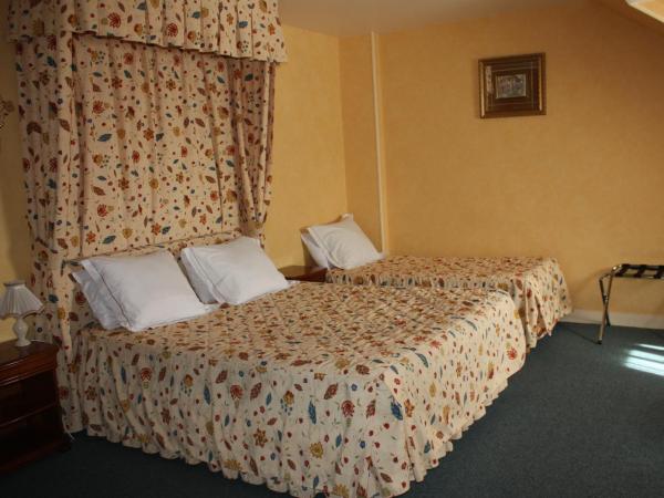 Hotel La Diligence : photo 1 de la chambre chambre triple