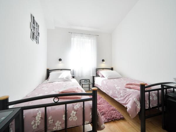 Rooms Nekic 1 : photo 1 de la chambre chambre lits jumeaux avec salle de bains