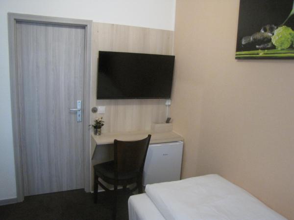 Milano Hotel : photo 5 de la chambre chambre triple avec salle de bains privative