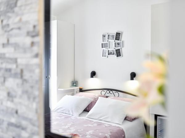 Rooms Nekic 1 : photo 1 de la chambre chambre double avec salle de bains privative