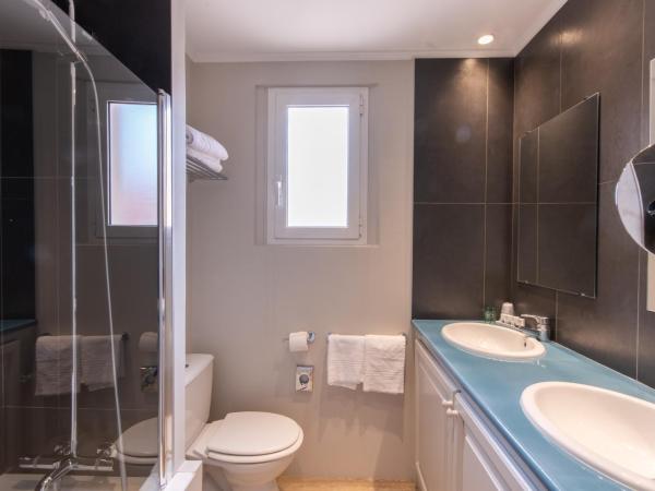 Hôtel Vendôme : photo 3 de la chambre chambre triple