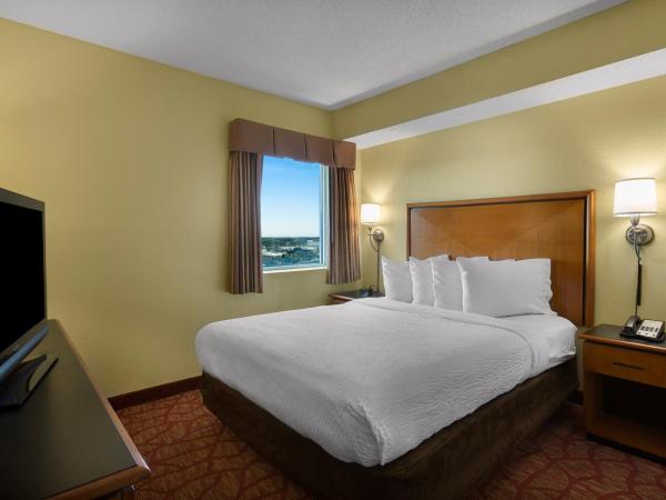 Bay View Resort Myrtle Beach : photo 2 de la chambre suite queen avec vue sur coucher de soleil