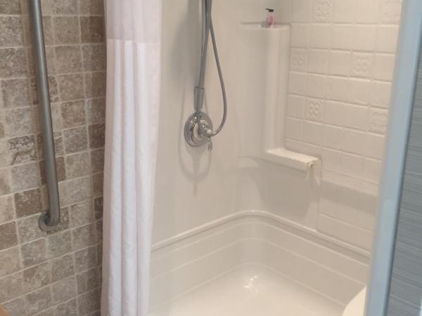 Ramada by Wyndham Ottawa On The Rideau : photo 2 de la chambre suite studio - accessible aux personnes à mobilité réduite - côté rivière - non-fumeurs