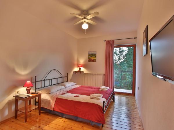 Rooms and Apartment Feral : photo 3 de la chambre chambre double confort avec balcon