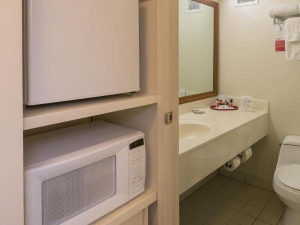 Ramada Plaza by Wyndham Waikiki : photo 4 de la chambre chambre standard lit king-size - non-fumeurs