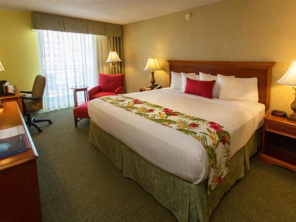 Ramada Plaza by Wyndham Waikiki : photo 2 de la chambre chambre lit king-size avec balcon - non-fumeurs