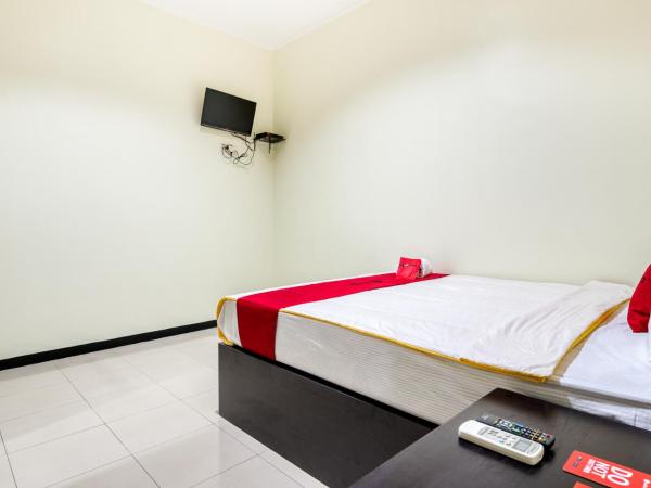 RedDoorz Syariah @ Ketintang Surabaya : photo 4 de la chambre chambre double