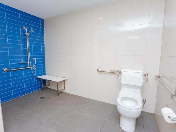 Global Backpackers Cairns : photo 4 de la chambre chambre lit queen-size - accessible aux personnes à mobilité réduite