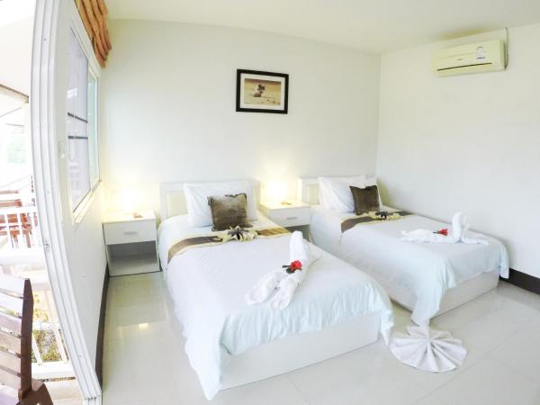 ChiangRai Lake Hill : photo 3 de la chambre chambre lits jumeaux avec balcon