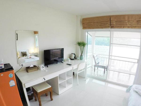 ChiangRai Lake Hill : photo 9 de la chambre chambre lits jumeaux avec balcon