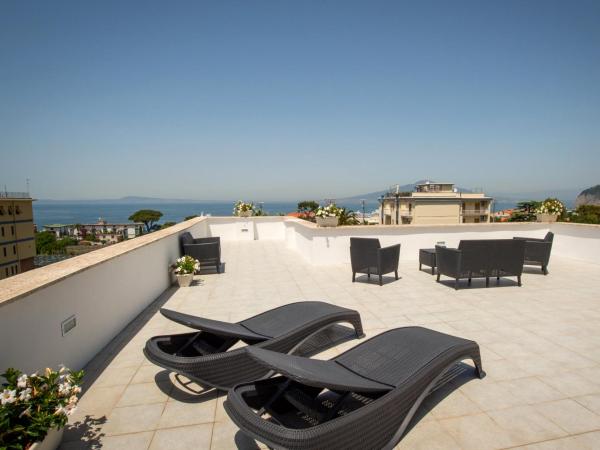 3 Suites View : photo 3 de la chambre chambre triple deluxe - vue sur mer