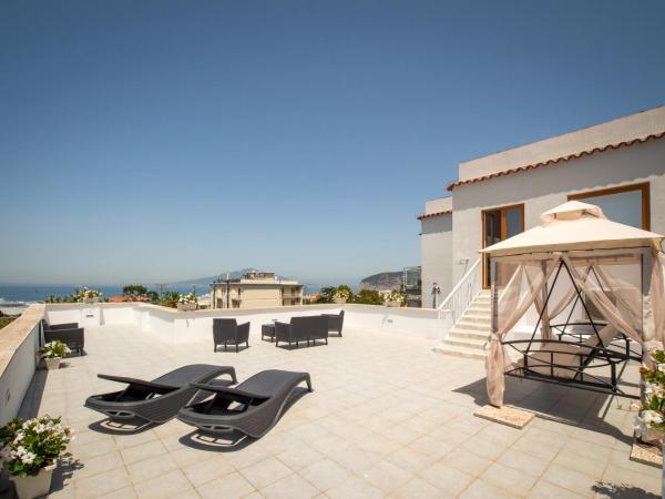 3 Suites View : photo 4 de la chambre chambre triple deluxe - vue sur mer