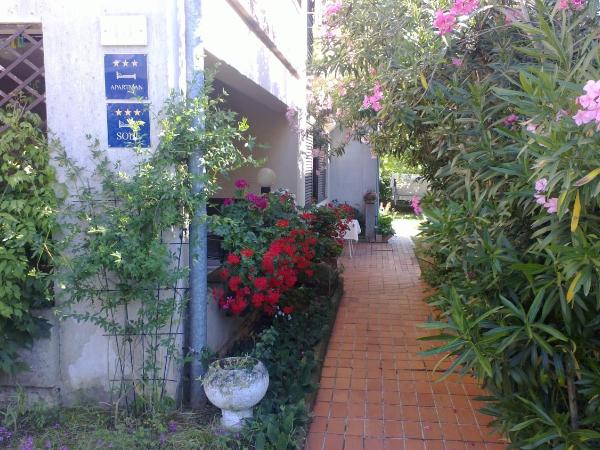 Guest House Jole : photo 9 de la chambre chambre double avec terrasse - vue sur jardin