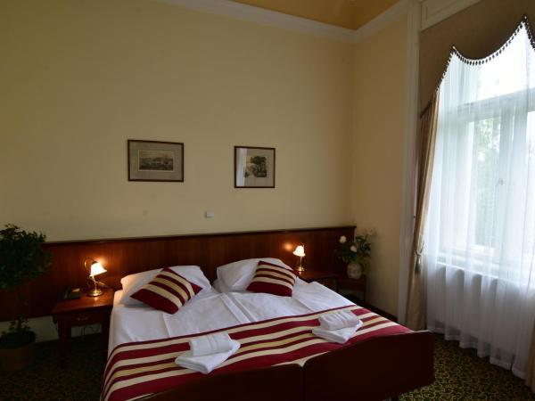 Sant Georg Garni : photo 2 de la chambre chambre lits jumeaux avec balcon