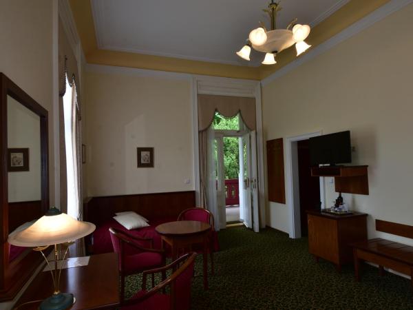 Sant Georg Garni : photo 1 de la chambre chambre lits jumeaux avec balcon