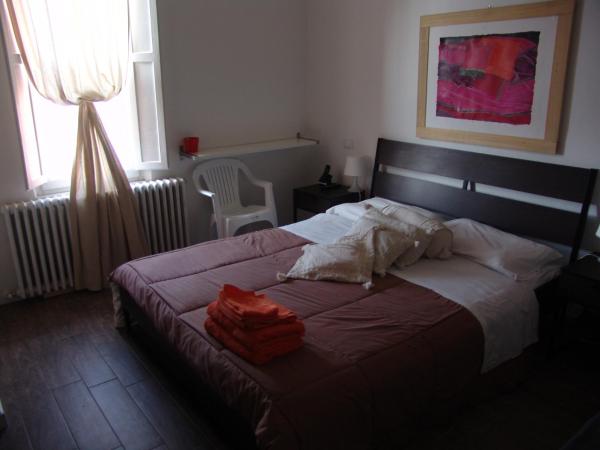 Le Ciel d'Orphèe : photo 2 de la chambre chambre triple confort avec douche