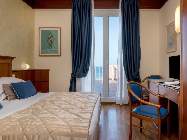 Hotel Bellevue : photo 7 de la chambre chambre double ou lits jumeaux avec terrasse