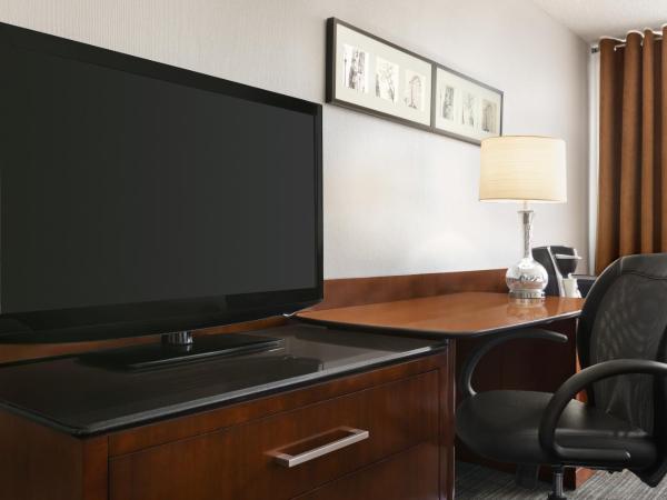 Travelodge by Wyndham Quebec City Hotel & Convention Centre : photo 3 de la chambre chambre signature avec 2 lits doubles - non-fumeurs