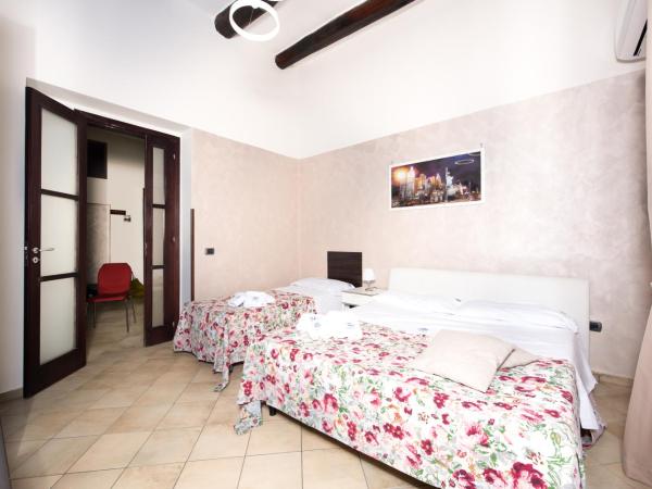 B&B Chiaia Relax : photo 4 de la chambre appartement avec balcon